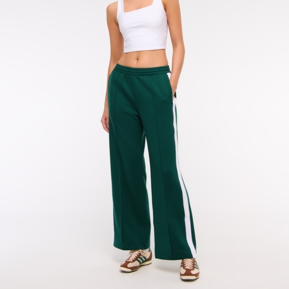 Abercrombie & Fitch Women's YPB neoKNIT Wide Leg Pant